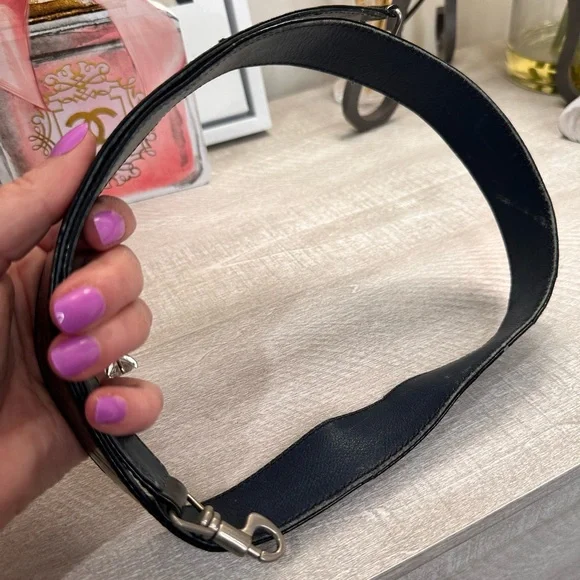 Gucci Elegant Black Patent Leather Bag with Bamboo Handle - Picture 13 of 16